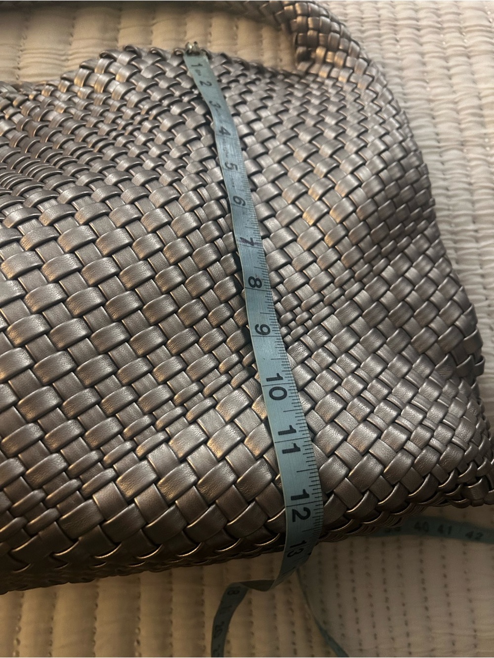 Woven Metallic Silver Shoulder Bag with matching Makeup bag included - Picture 6 of 6
